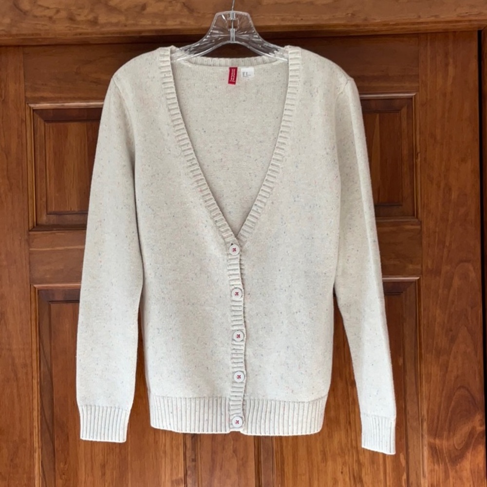 V-neck Cream Colored Cardigan. Fun Tweed Texture NWOT